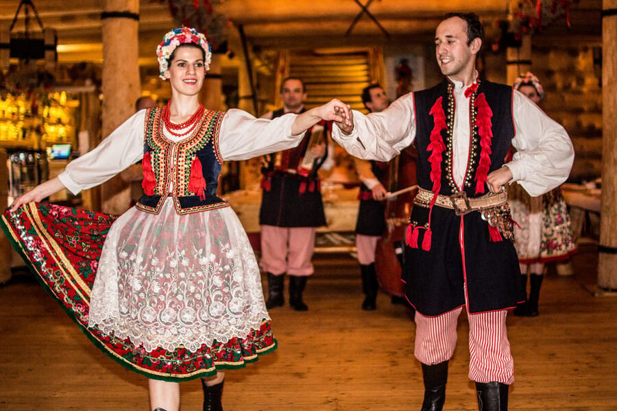 Krakow: Polish Folk Night with Dinner and Unlimited Drinks - The folk performance: costumes, dances, and audience energy
