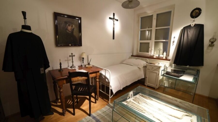 Krakow: Pope John Paul II Guided Tour with Home & Sanctuary - Should you book this John Paul II tour with Home & Sanctuary?