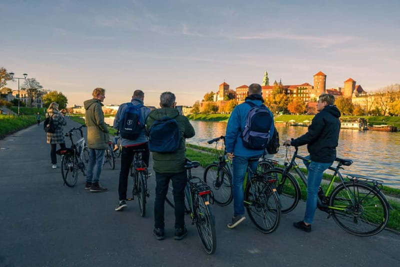 Krakow: Private Bike Tour - Bikes, helmets, and weather-ready planning