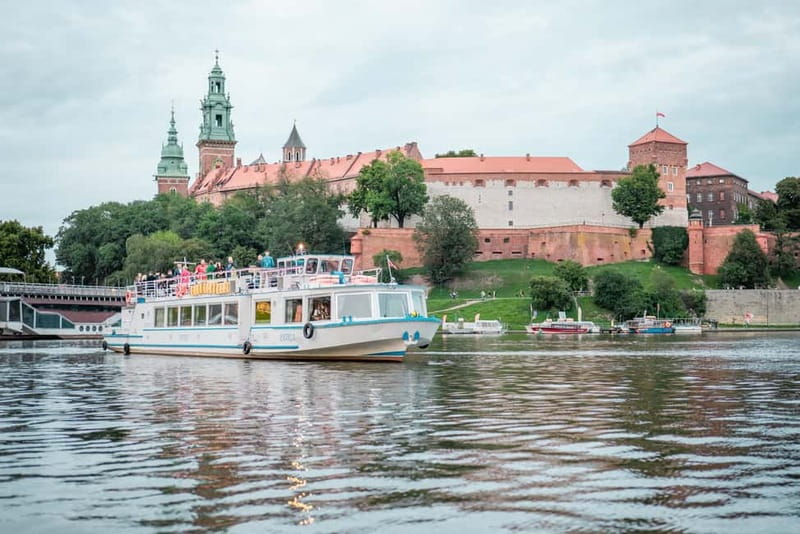 Krakow: Private Evening Boat Tour - Key things you’ll notice on this private cruise