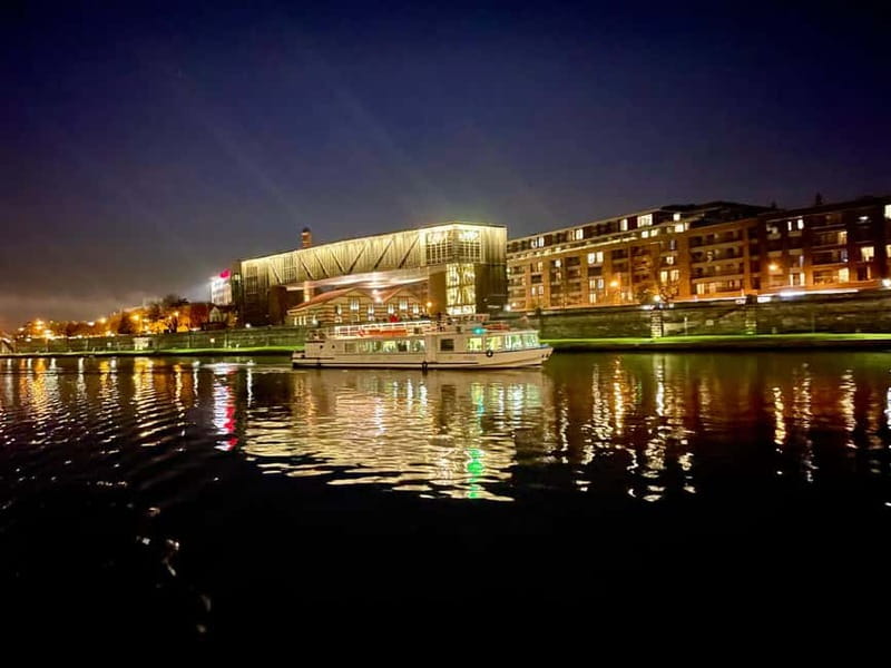 Krakow: Private Evening Boat Tour - Audio guide, your music, and customizing the route with the captain