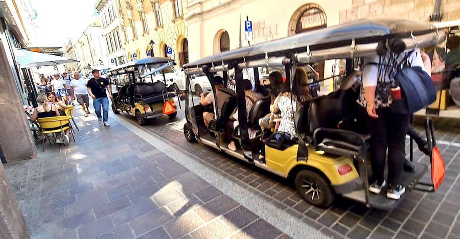 Krakow: Private Panoramic Tour by Golf Cart with Audio Guide - Heated golf cart logistics: comfort is the real feature