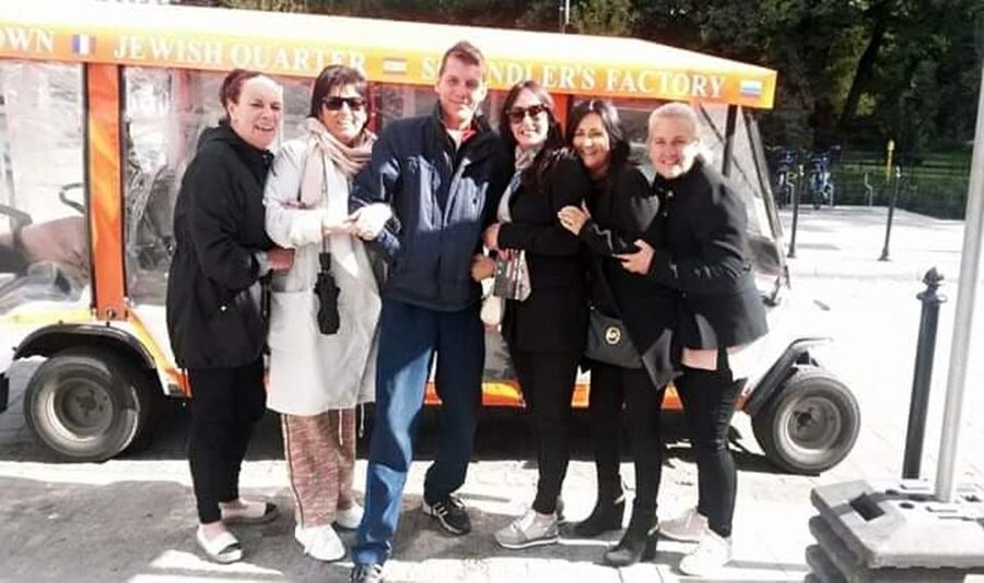 Krakow: Private Sightseeing Tour by Electric Car - How the guide experience works: live English + audio guide support