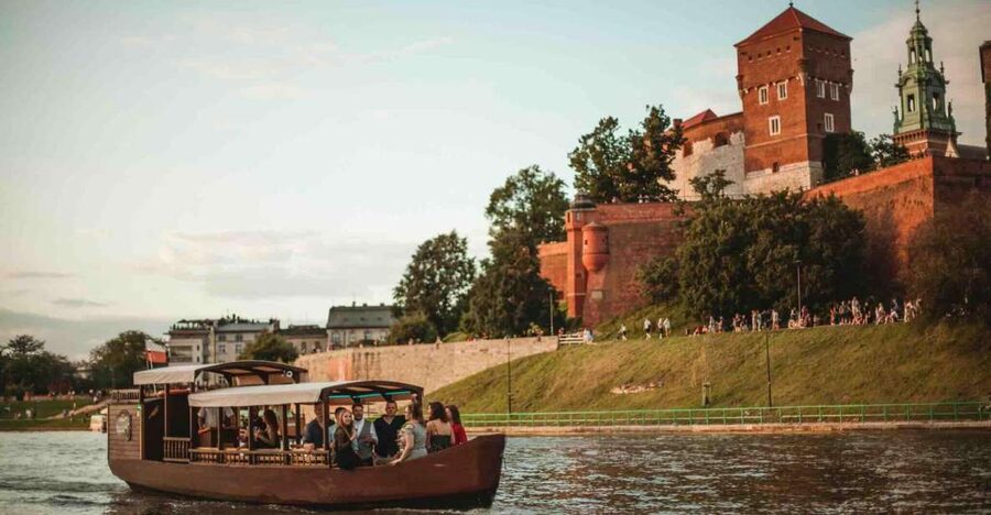 Krakow: Private Traditional Gondola Cruise - Private Gondola on the Vistula: What the Experience Feels Like