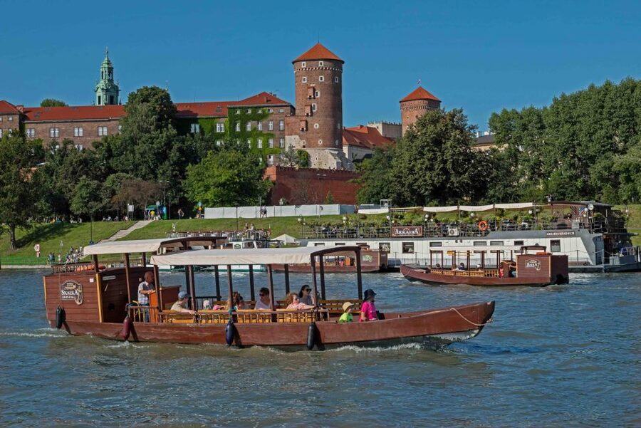 Krakow: Private Traditional Gondola Cruise - Your cruise route: Old City riverside to Wawel and Kazimierz