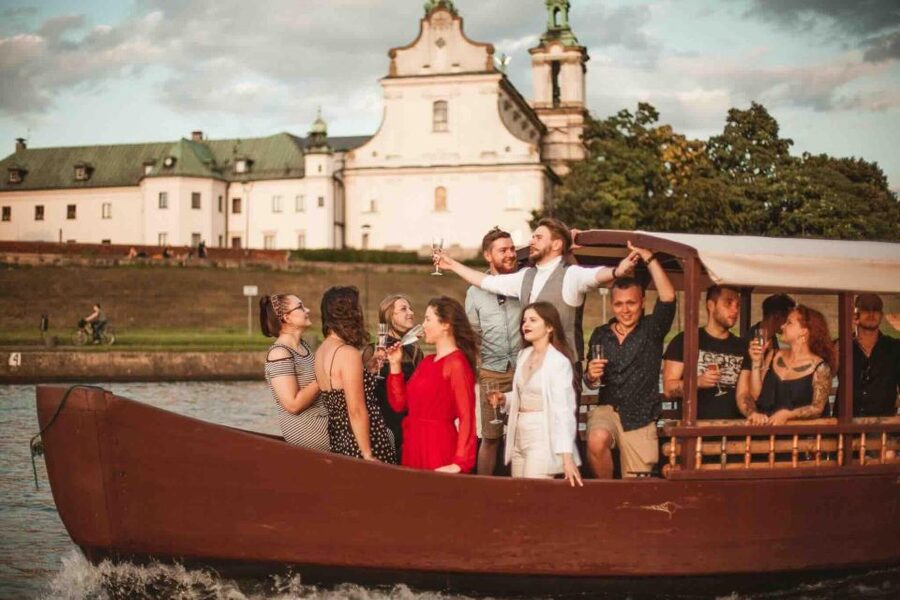 Krakow: Private Traditional Gondola Cruise - Timing and duration: What 1–2 hours really means for your schedule