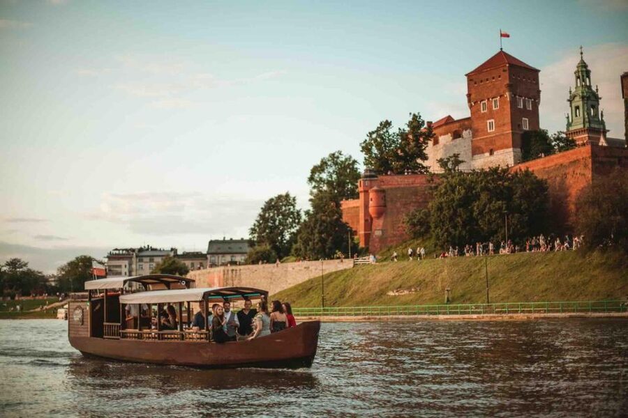 Krakow: Private Traditional Gondola Cruise - Audio guide and music: The story, the sound system, and what to expect