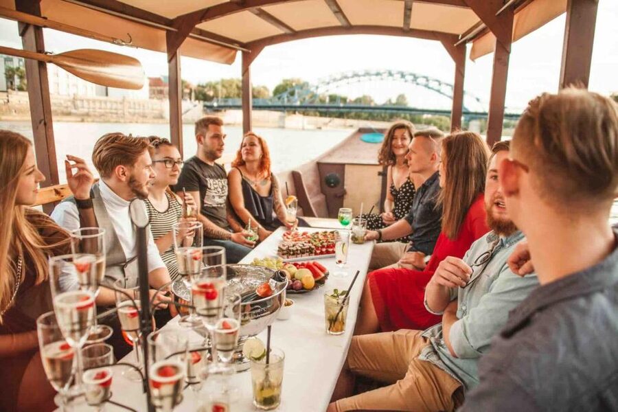 Krakow: Private Traditional Gondola Cruise - Practical stuff that saves your day (drinks, bathroom, weather)