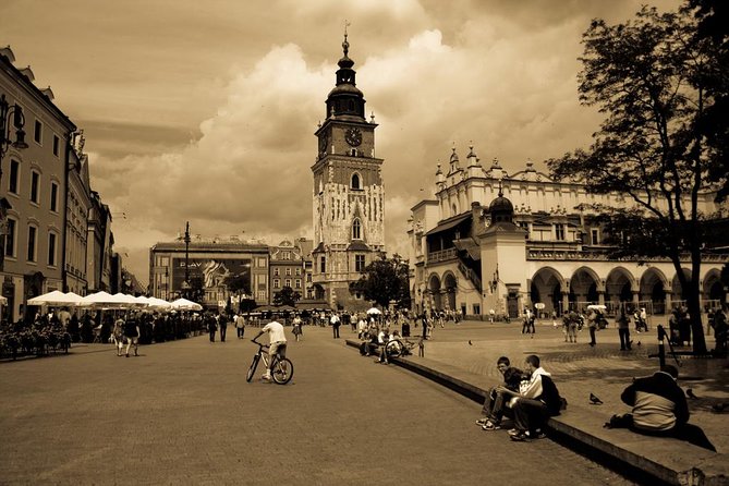 Krakow Private Walking Tour - Starting at Rynek Glowny: Royal Route landmarks and key University corners