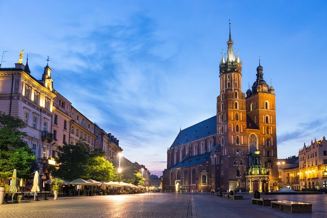 Krakow Private Walking Tour with Schindler's Factory - St. Mary’s Basilica and the Veit Stoss altarpiece