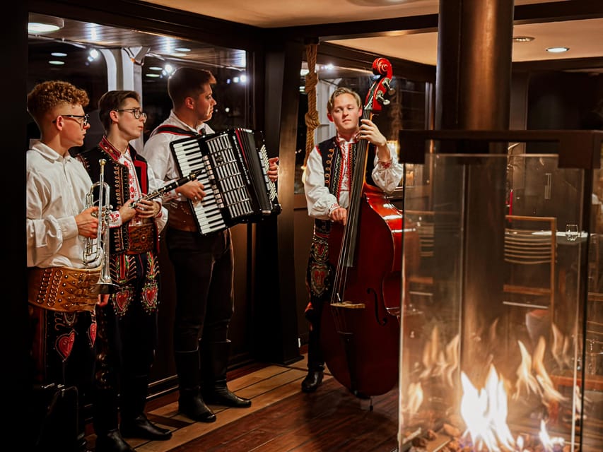 Krakow: Regional Polish Dinner with Vistula River Cruise - What you eat: currant vodka, kwaśnica, and a shared regional board