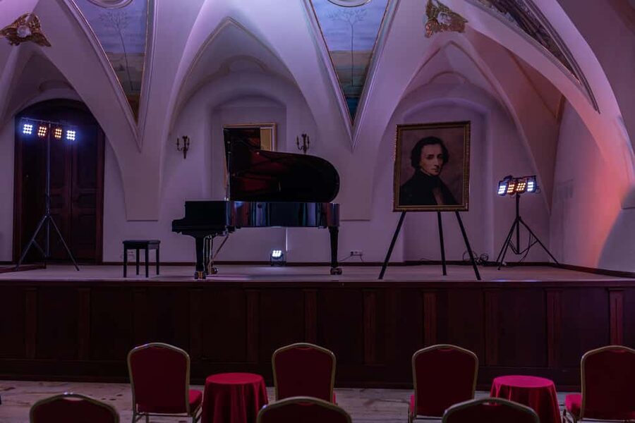 Kraków: Romantic Candlelight Chopin Piano Concert - The 60-minute flow: welcome, two performances, and a short intermission