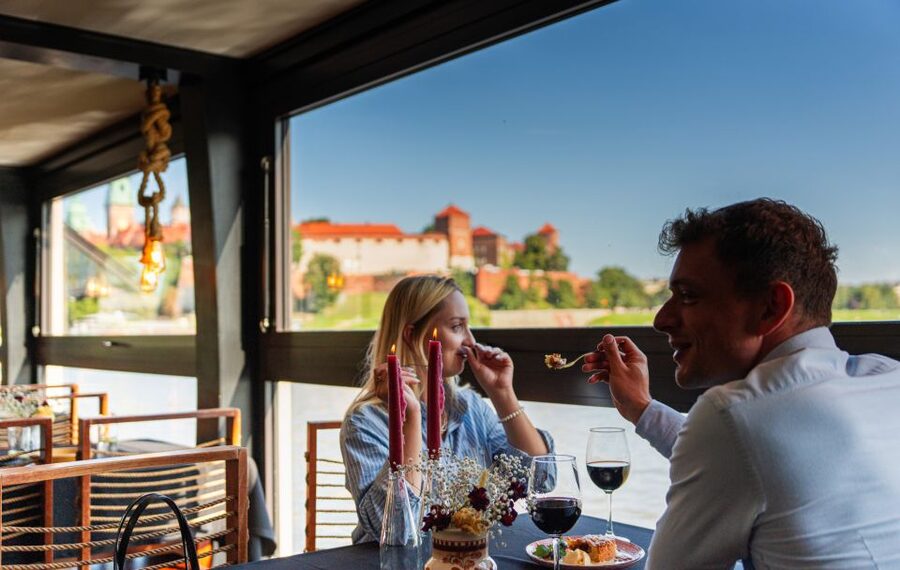 Krakow: Romantic Dinner with a Cruise on the Vistula River - Key reasons this evening works