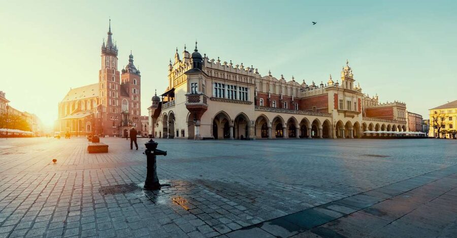 Krakow: Rynek Underground Museum Guided Tour & Stories - The Main Square portion: stories before you go underground
