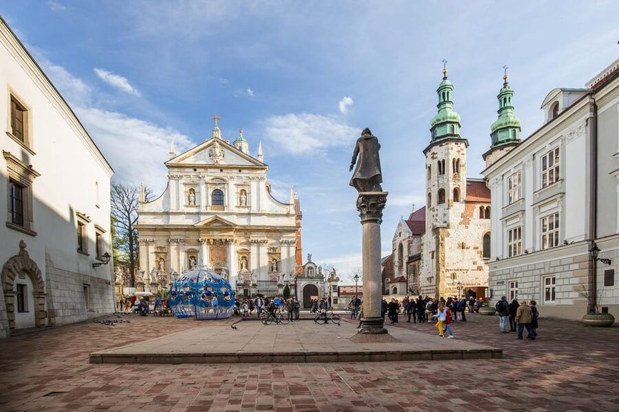 Krakow's Old Town, St. Mary's Church and Rynek Underground - St. Mary’s Basilica: what you’ll notice once your guide points it out