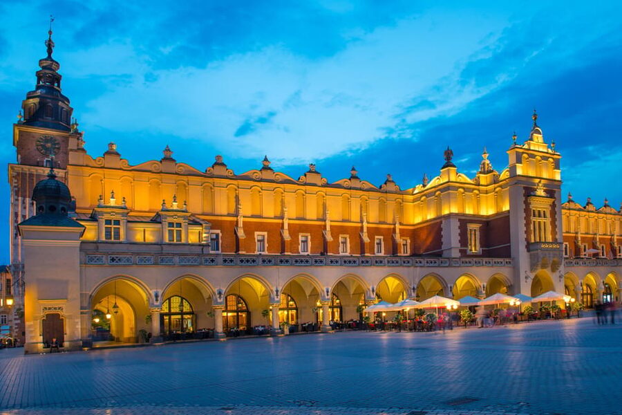 Krakow's Rynek Underground Museum Tour with Ticket and Guide - The 90-minute flow: what happens from underground corridors to Main Square