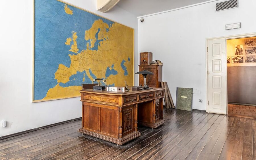 Krakow: Schindler's Factory Entry Ticket (Optional Guide) - Who should book this ticket (and who might want a different plan)