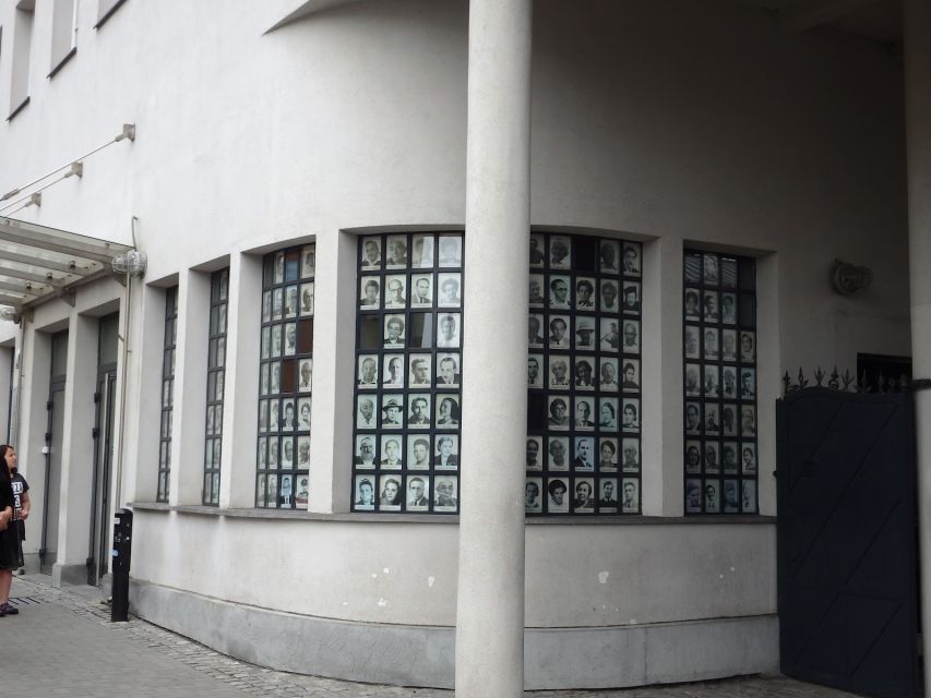 Krakow: Schindler's Factory Expert GuidedTour with Skip-line - Blitzkrieg in miniature: streets, checkpoints, and sudden fear