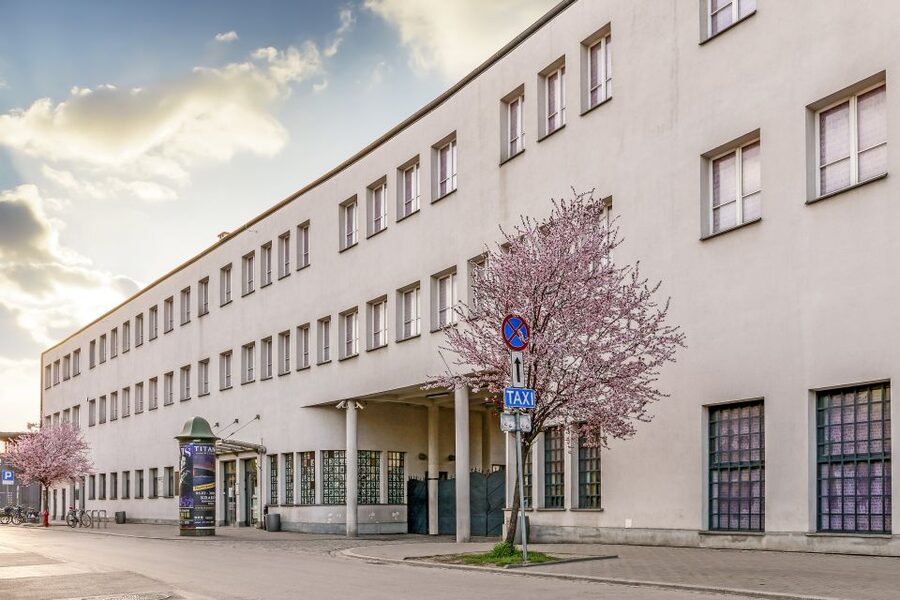 Krakow: Schindler's Factory Guided Tour - Meeting Point and Access: Finding the Tour Fast