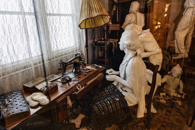 Krakow: Schindler's Factory Ticket and Guided Tour Option - Reconstructed rooms and ghetto passages: what they do for your understanding