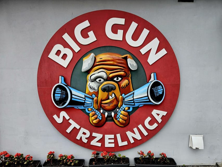 Krakow: Shooting range with hotel pickup - What happens at BIG GUN Strzelnica: photo stop, free time, then range time