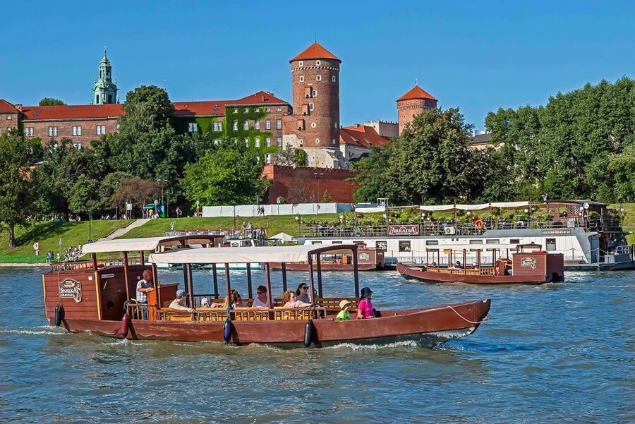 Krakow: Sightseeing Cruise by Vistula River - Deck Choice, Timing, and When to Get Your Best Shots