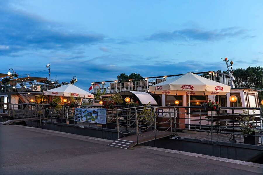 Krakow: Sightseeing Cruise by Vistula River - Finding AQUA FUN - REJSY STATKIEM: The First 10 Minutes Matter