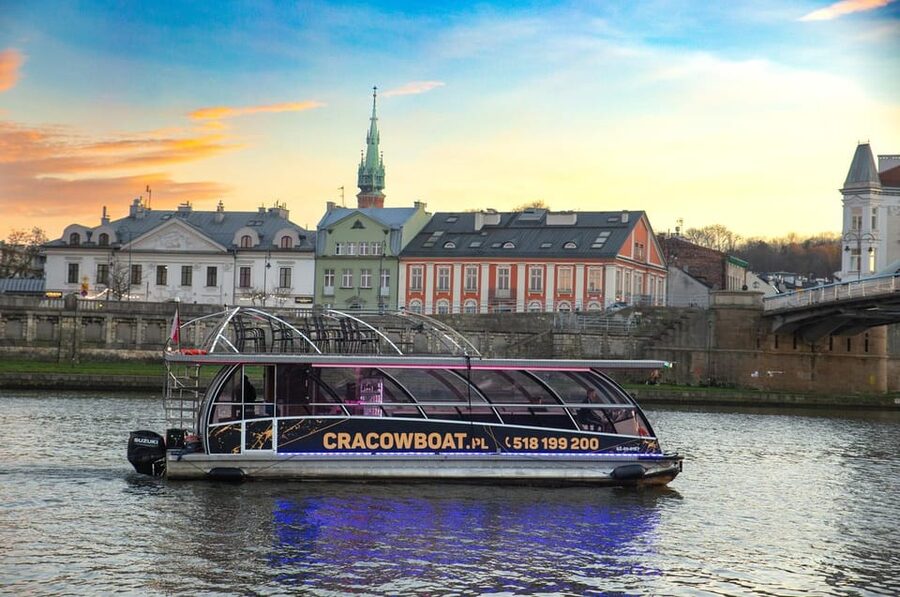 Krakow: Sightseeing Cruise on Vistula River with Audio Guide - How the audio guide actually helps you enjoy the scenery