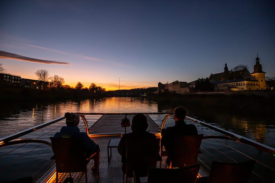 Krakow: Sightseeing Cruise on Vistula River with Audio Guide - Timing tricks: when to go for the best light