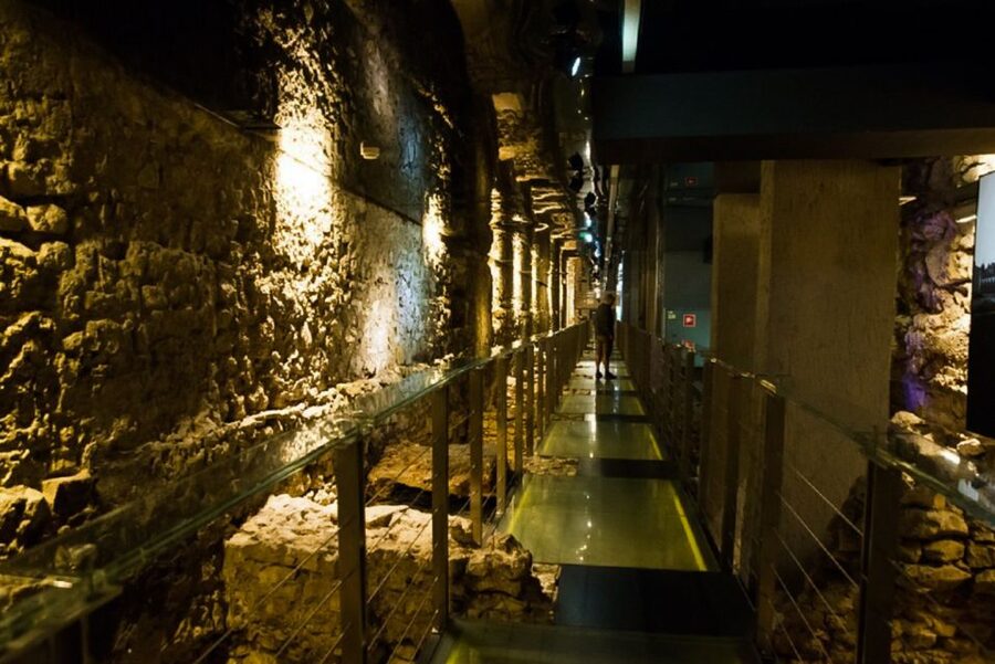 Krakow: Skip-the-Line Rynek Underground Museum Guided Tour - Seeing Medieval Krakow at Cobblestone Level