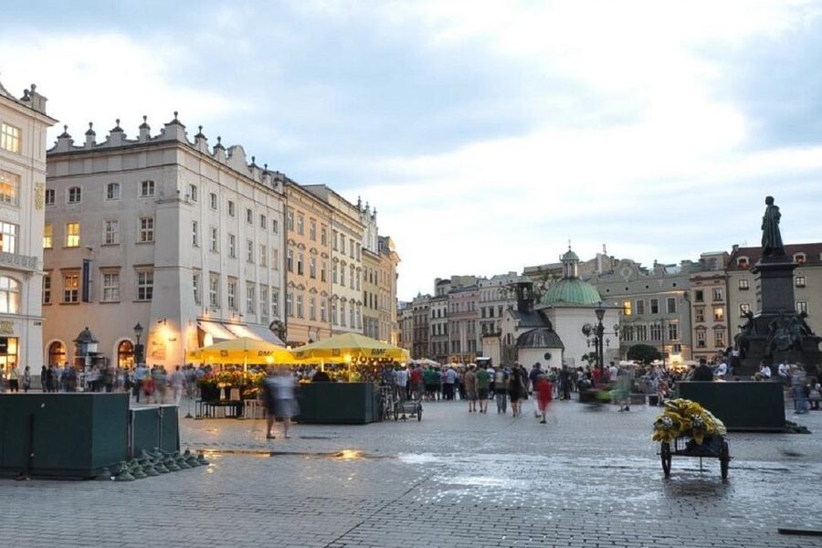 Krakow: Skip the Line Underground Museum Private Guided Tour - Practical tips that make the tour go better