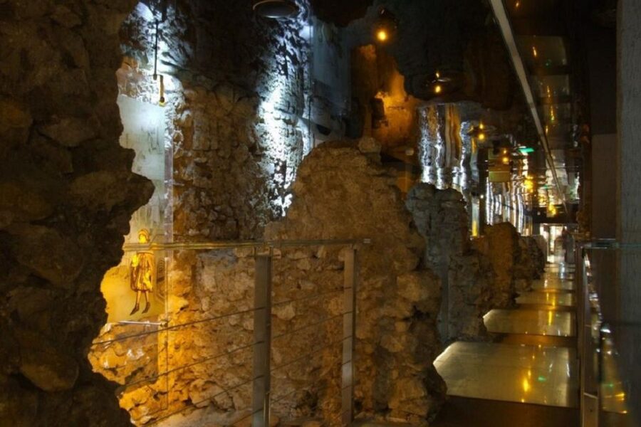 Krakow: Skip the Line Underground Museum Private Guided Tour - What to expect from your licensed guide (and why it matters)