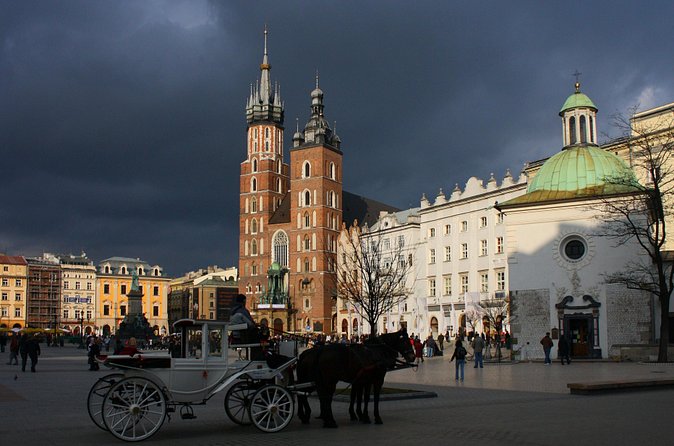 Krakow: Skip-the-Line Wawel Castle & Old Town Guided Tour - Stroll the Royal Route: Old Town Market Square to St. Mary’s Basilica