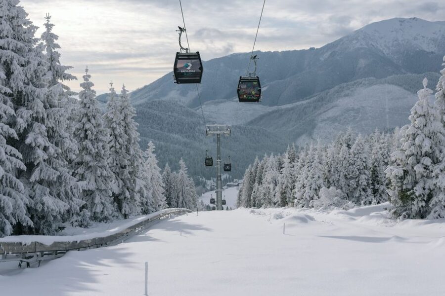 Krakow: Slovakia Treetop Walk & Zakopane Tour (Hotel Pickup) - Hotel Pickup and the Drive Through the Tatras