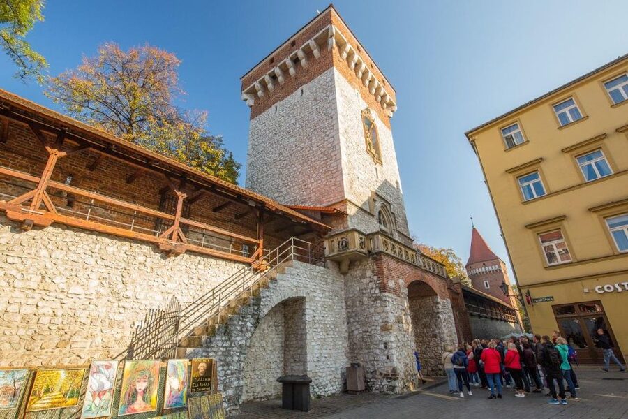 Krakow: St. Mary's Church and Rynek Underground Museum Tour - Language, guide quality, and what you can do about it