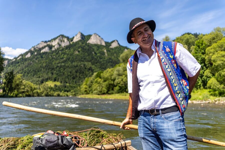 Krakow: Traditional Dunajec Rafting and Mountain Chairlift - Czorsztyn Castle by the lake: the photo stop that feels like a scene
