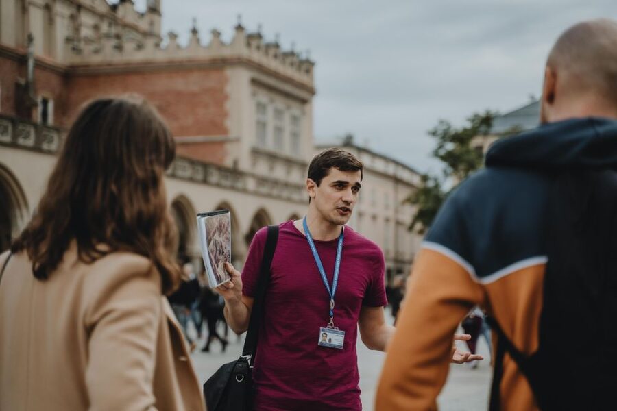 Krakow: Traditional Polish Food and Drinks Tasting Tour - Meeting point near St. Peter and Paul: start in the right spot