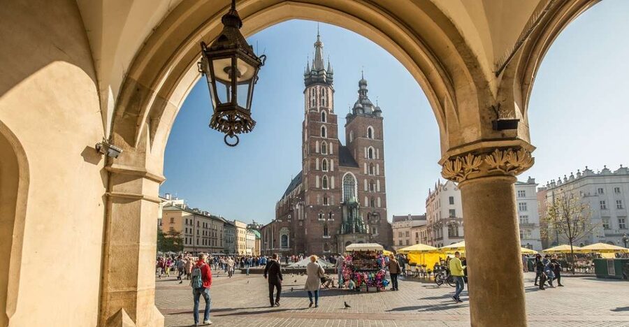 Krakow: Traditional Street Food Walking Tour - Street Food in Kraków: Why 90 Minutes Feels Just Right