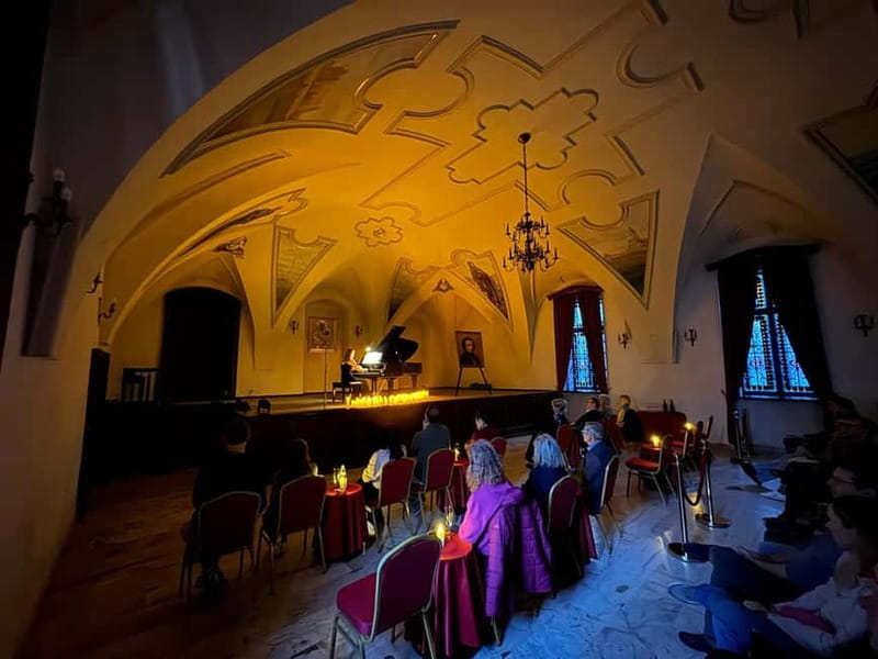 Kraków: VIP Candlelight Concert The Music of Fryderyk Chopin - Inside the VIP candlelight setting in Krakow’s Old Town