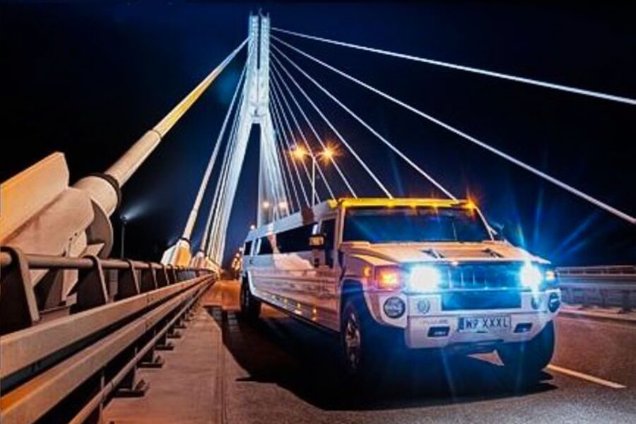 Kraków: VIP Limo Party Tour with Drinks & Club Entry - VIP club entry: skipping queues the practical way