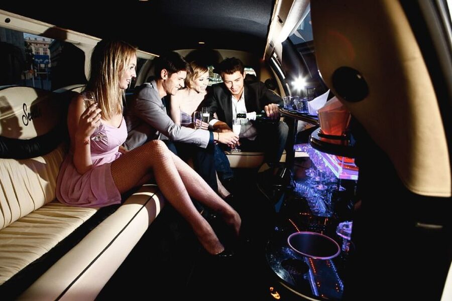 Kraków: VIP Limo Party Tour with Drinks & Club Entry - Smart casual and the dress rules you should actually follow