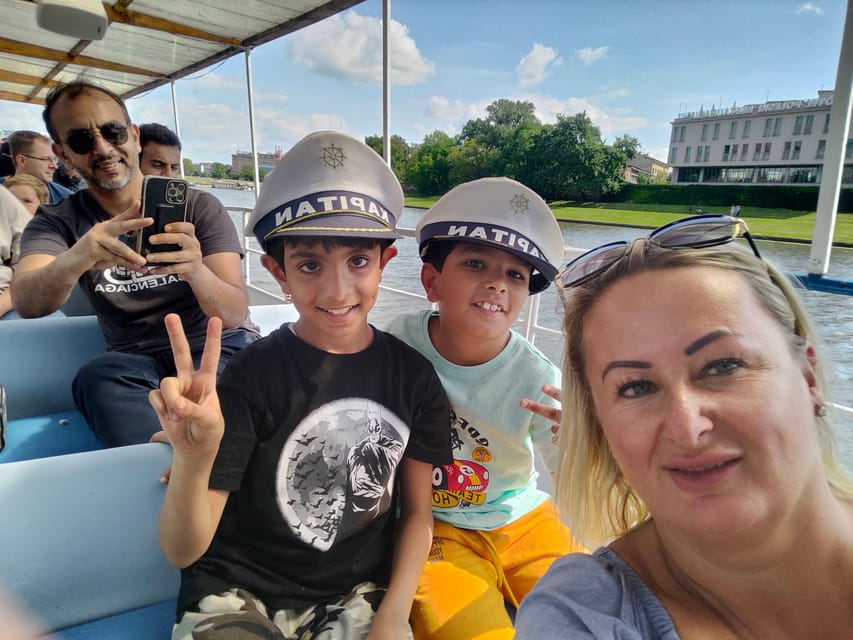 Krakow: Vistula River Cruise with Historical Views - Getting to the boat: Powiśle Street, smooth boarding, and what to look for