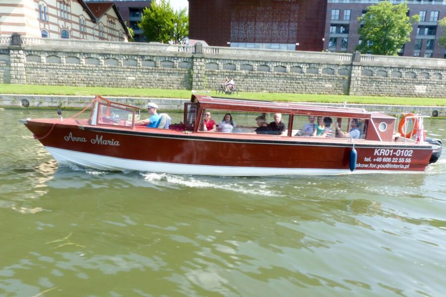 Krakow: Vistula River Cruise with Historical Views - Podgórze and Kazimierz: seeing Krakow’s districts move past you