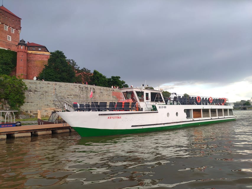 Krakow: Vistula River Cruise with Historical Views - Wawel Hill to the Old Town skyline: your first big views