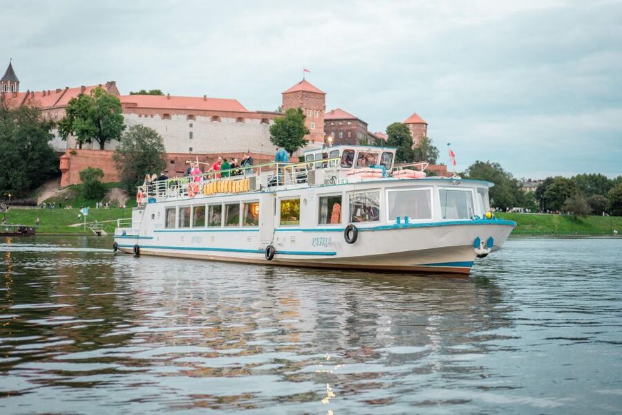 Krakow: Vistula River Panoramic Boat Tour ️ - Audio Commentary in Four Languages: What It Does Well