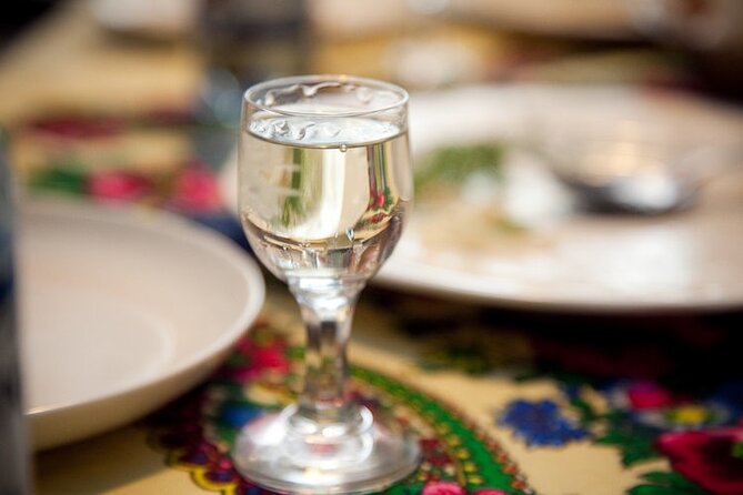 Krakow Vodka and Culture Tour - Kazimierz: the change of scenery that makes the tasting feel social