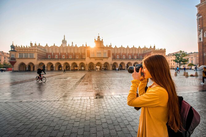 Krakow Walking Tour with Audioguide on Your Smartphone - Renaissance and Baroque streets: Bishop Erasmus Ciołek’s Palace and Kanonicza Street