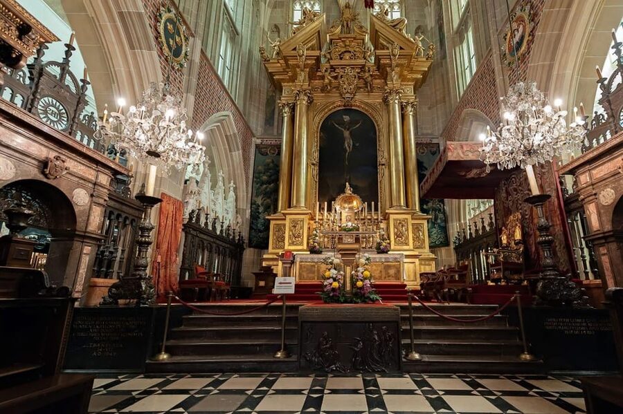 Krakow: Wawel Castle & Cathedral, Old Town & City Basilica - Kraków first timer: Wawel Castle, Cathedral, and Old Town in 210 minutes