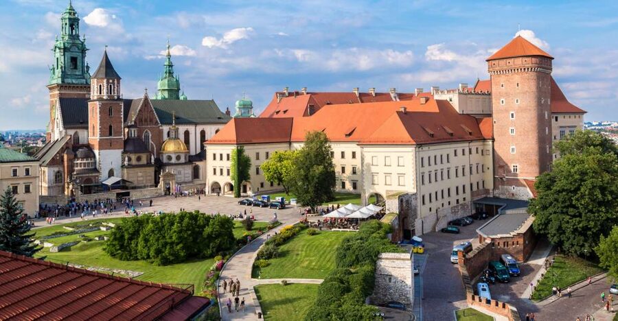 Krakow: Wawel Castle, Cathedral, Rynek Underground & Lunch - Wawel Hill: Krakow’s Royal Address, in Real Life