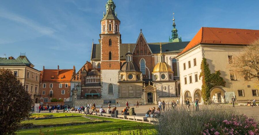 Krakow: Wawel Castle, Cathedral, Salt Mine, and Lunch - Lunch at a Local Bistro: Polish Comfort Food Without the Planning